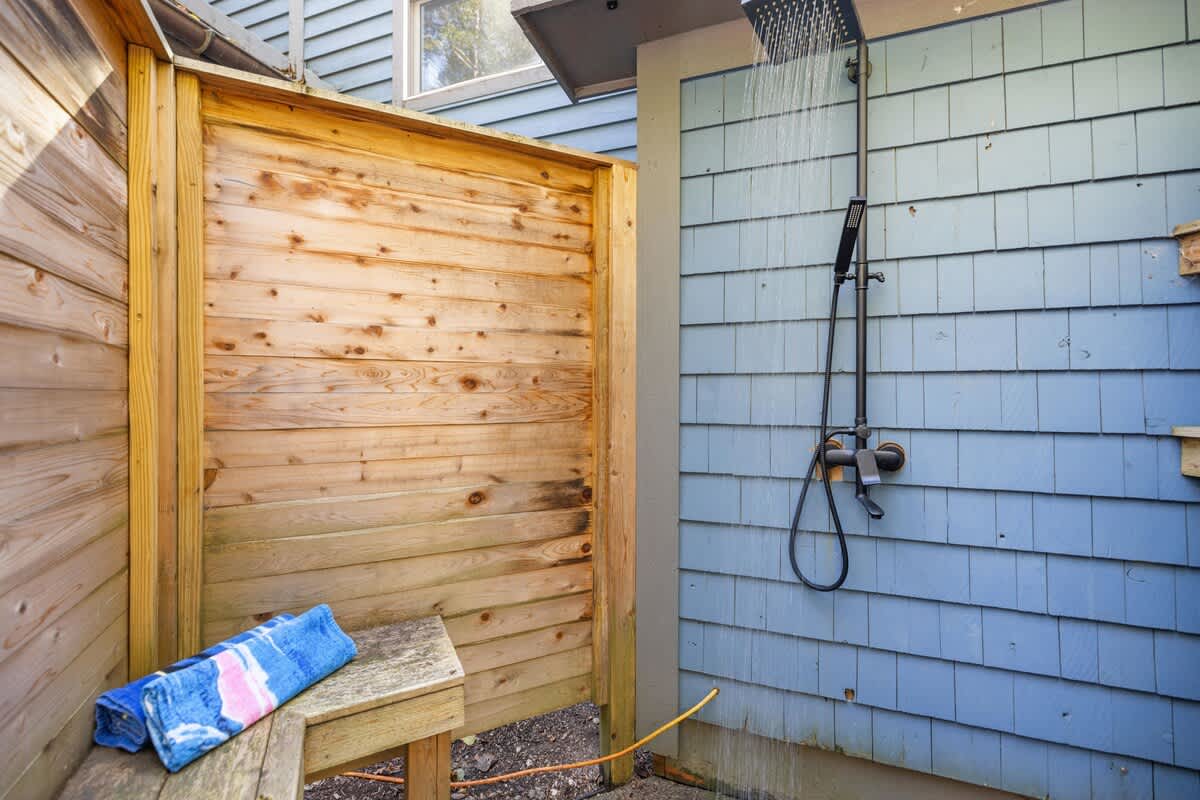 Because fresh air makes everything better—even showers!