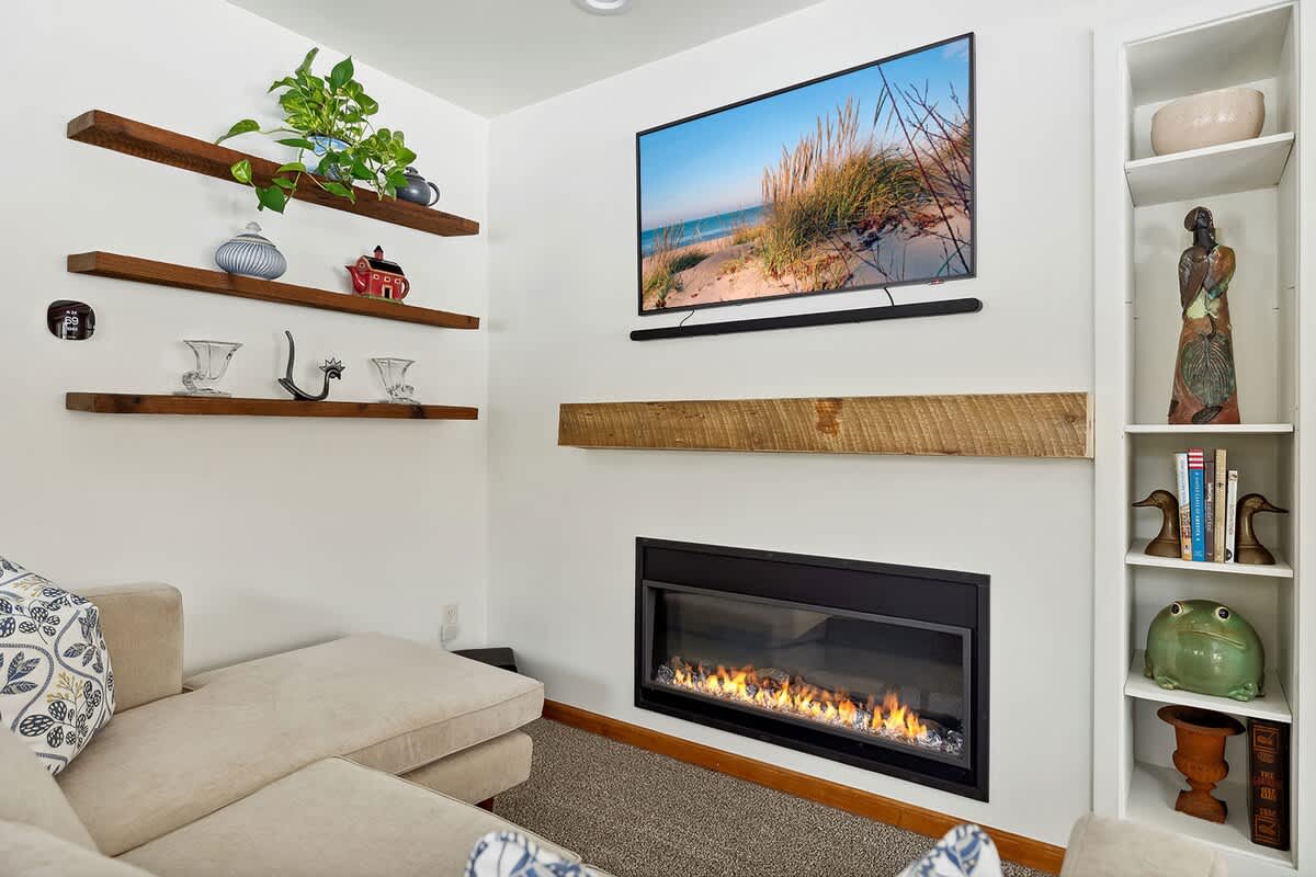 Fireplace? Check. Snug couch? Check. Randomly adorable frog on the shelf? Also, check.