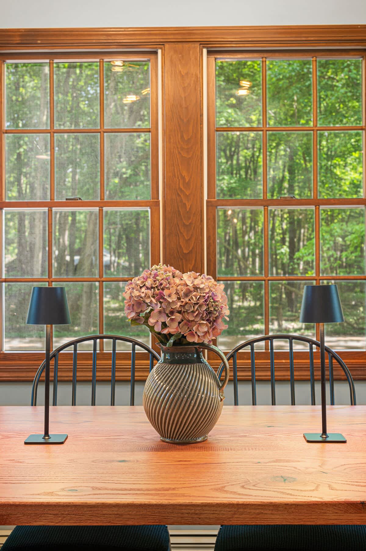Table for six, centerpiece for the drama, and windows for that perfect golden-hour glow.