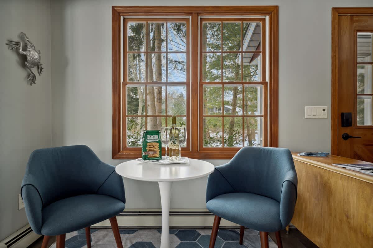 Wine, cookies, and a suspiciously cool wall frog keeping watch—this is peak relaxation.