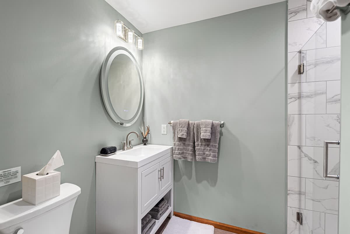 Soft towels, modern finishes, and a touch of elegance.