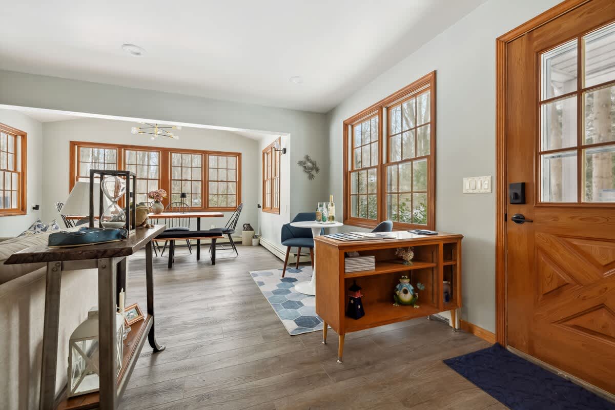 That little frog on the shelf knows all the house’s secrets—and he’s not spilling a word.