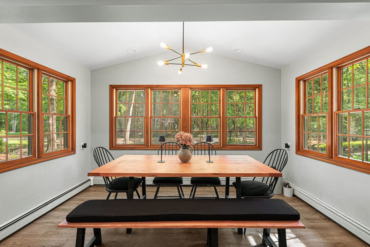 A dining table so chic, even the chandelier is showing off.