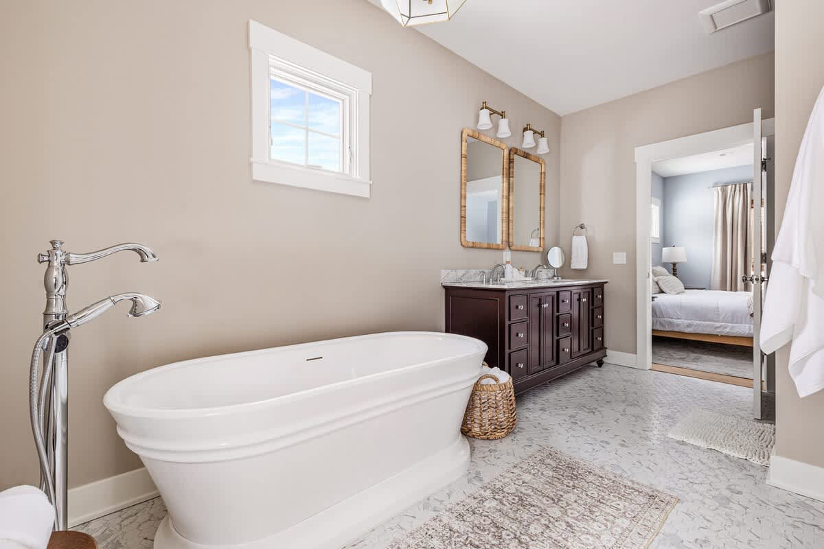 Start your morning refreshed, or end your day with a soothing soak—either way, perfection!