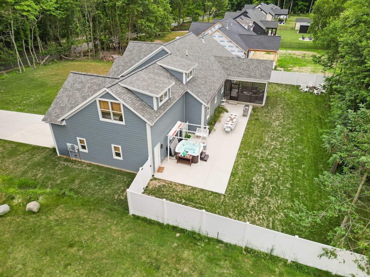 From brunch to bubbles—your backyard has it all.