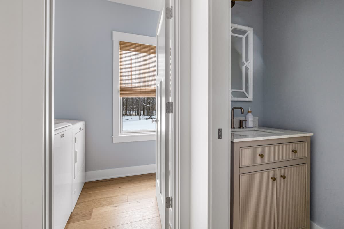 Because a great getaway comes with a little extra convenience—laundry + bath = win!