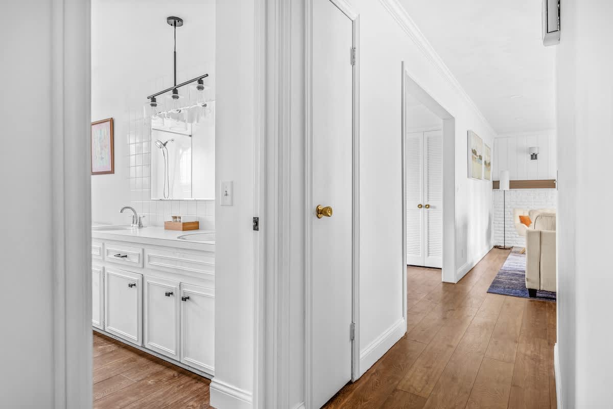 Crisp white walls, warm wood floors - an aesthetic we love to call pure delight.