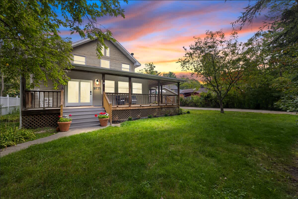 Wraparound porch vibes & sunset magic!
