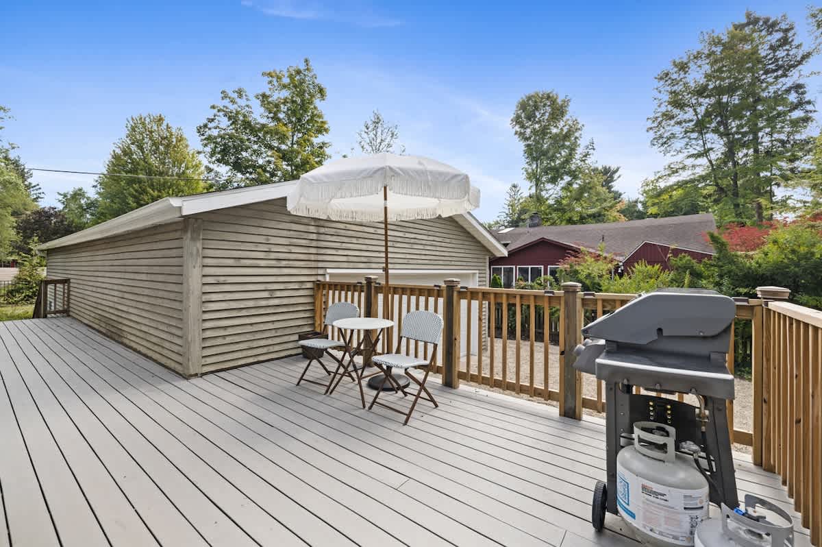 Your outdoor dining spot, complete with BBQ vibes.
