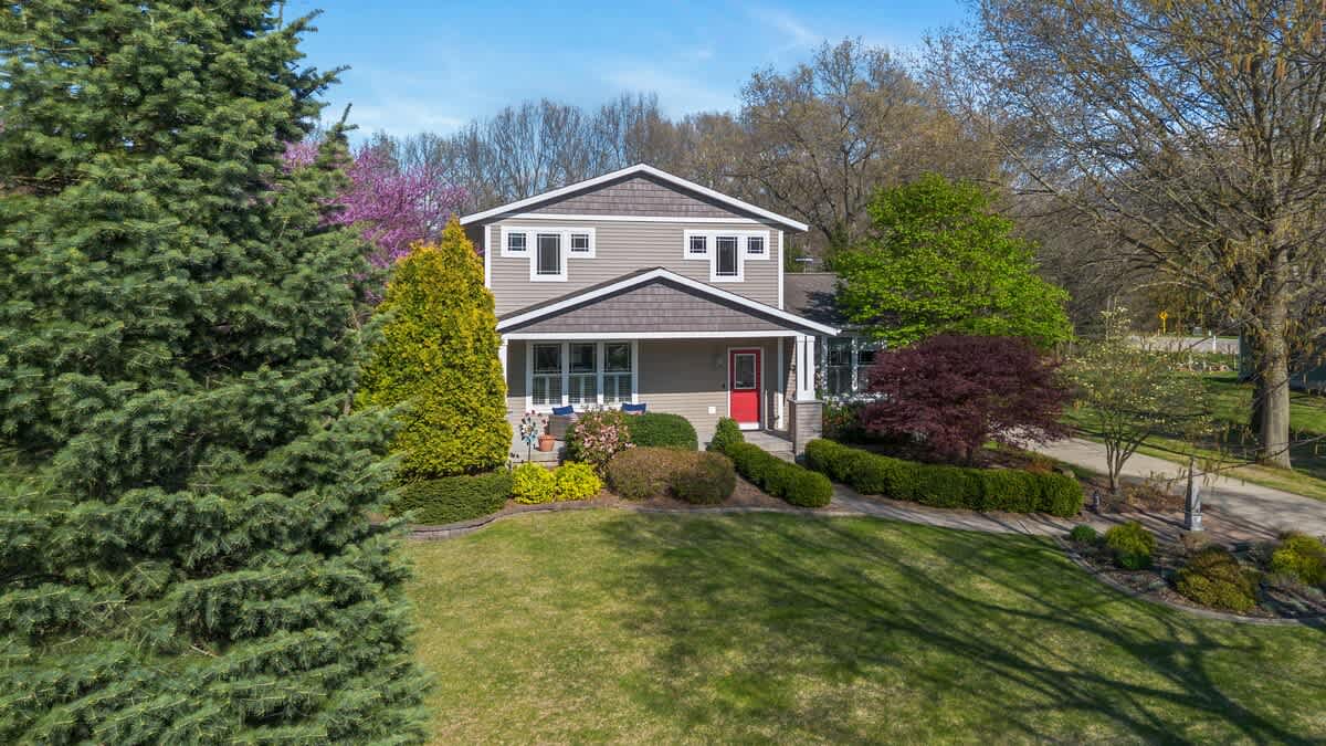 That red door says it all—welcome to Keppel Cove, next favorite getaway!