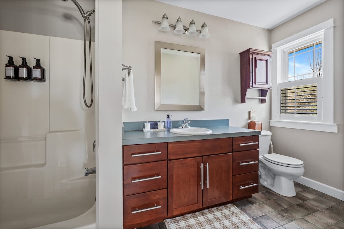 Fresh bath with plush towels and a hot shower ready to revive!