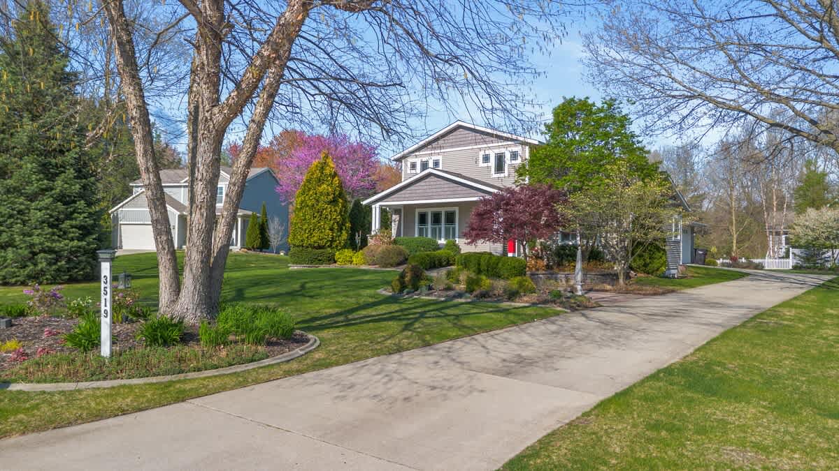 Charming retreat with a lush lawn and peaceful neighborhood vibes.