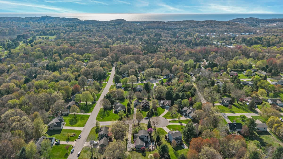 Peaceful setting with easy access to everything Saugatuck offers.