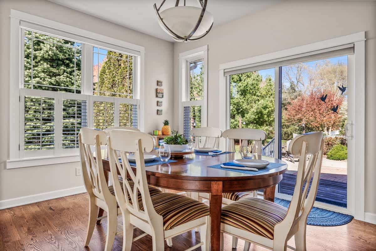 Bright bites and happy chatter. This is where good days begin.