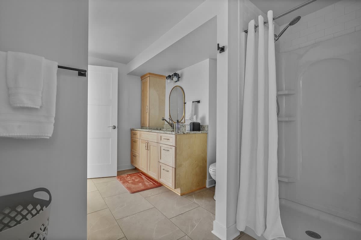 Bright, breezy, and ready for everyone’s turn in the shower.