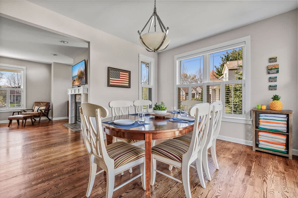 Game night? Breakfast feast? This table’s down for it all.