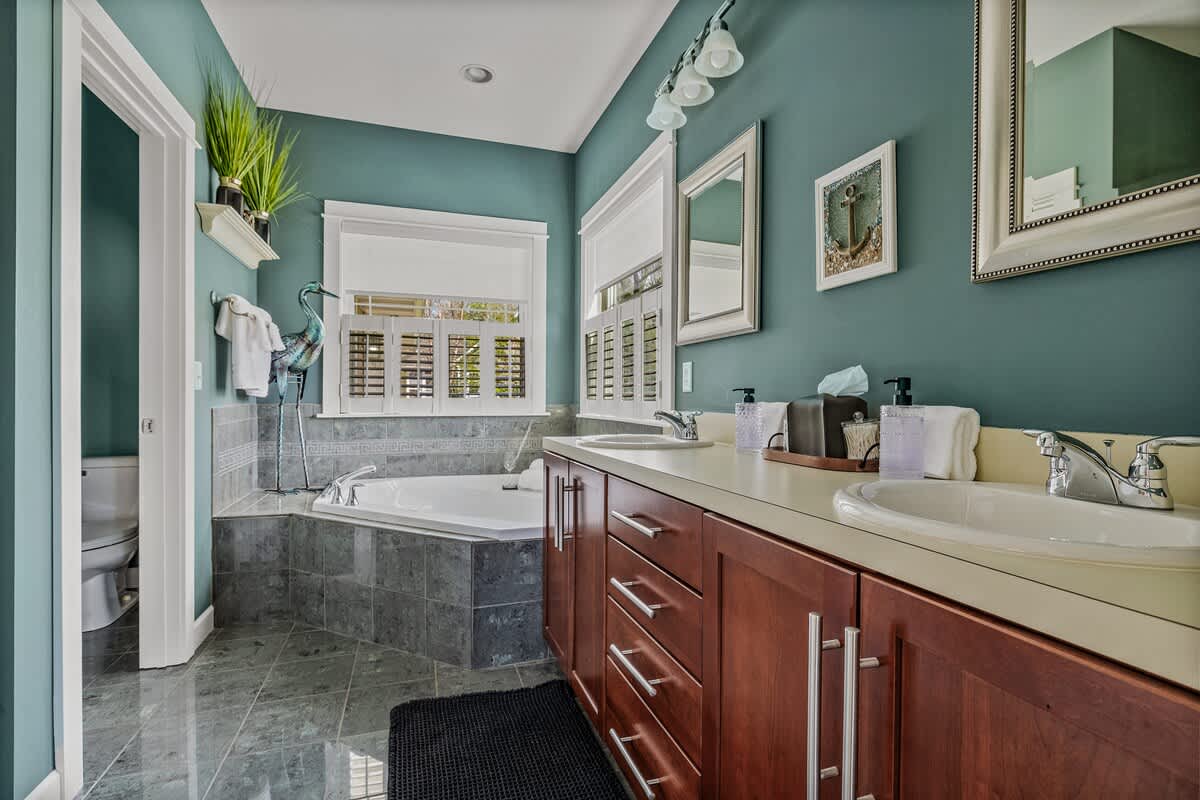 Your own personal spa—complete with sunshine and style.