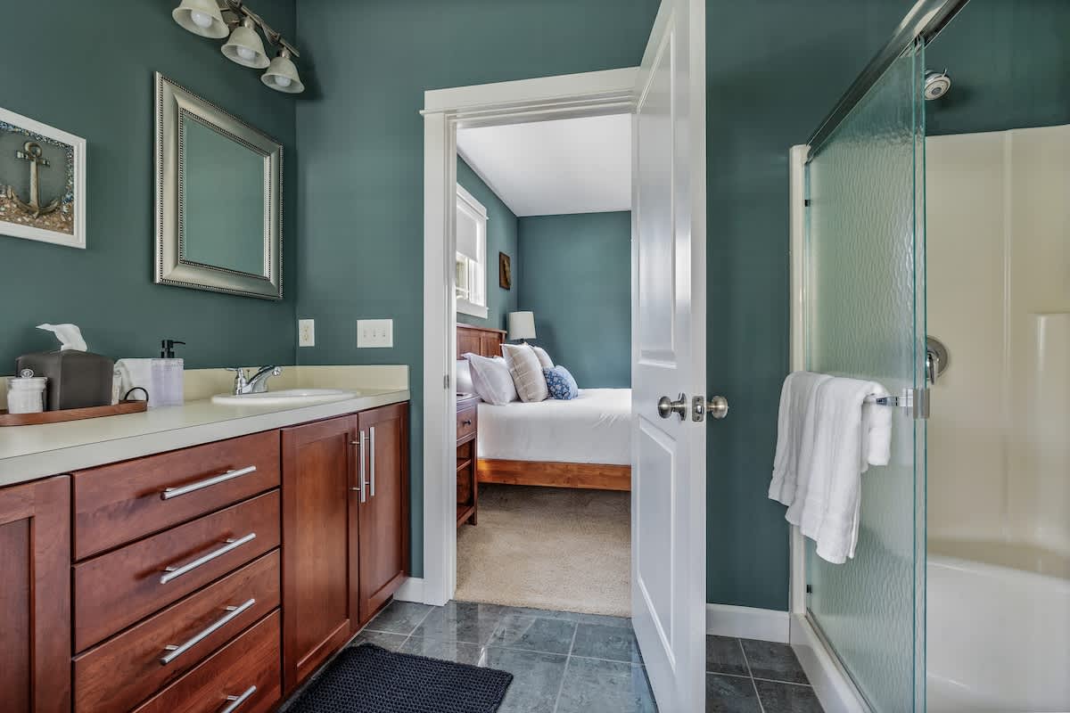 Bright teal bath + fluffy towels—steps from your bed!