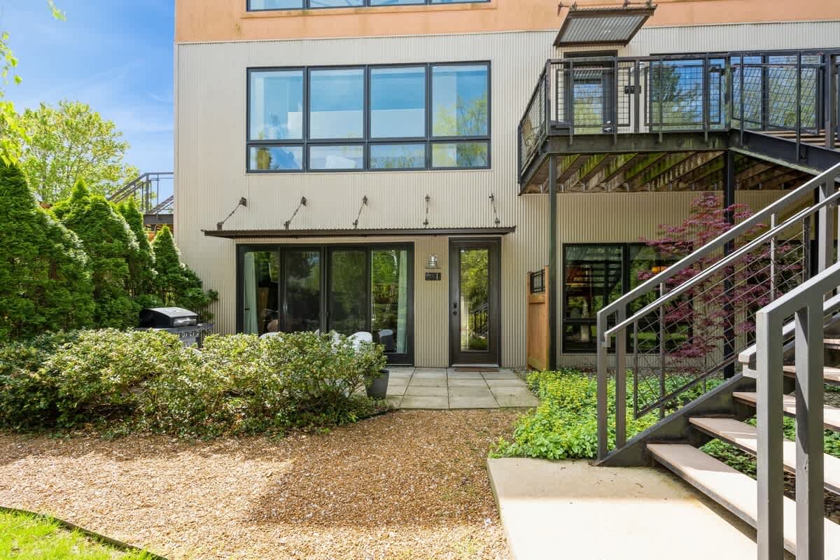 A stylish stay from first impression to final sunset