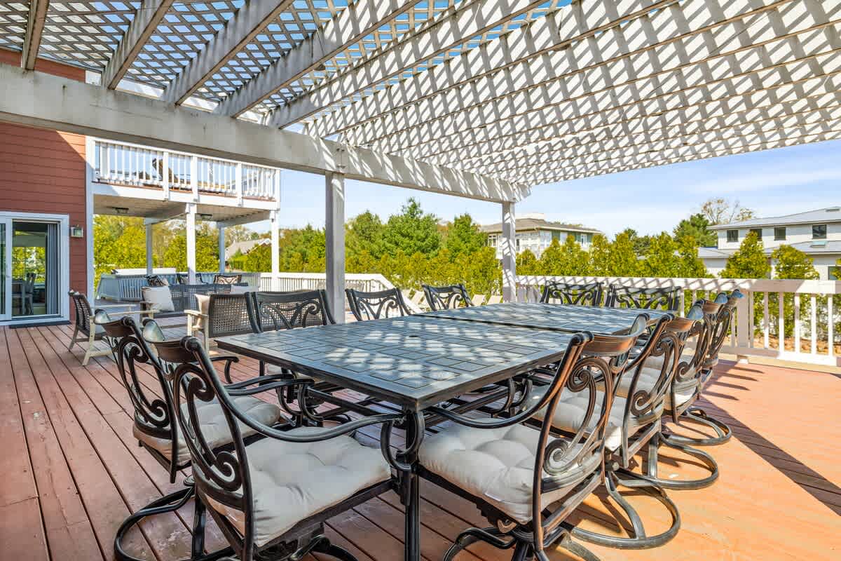 Feast under the pergola—your table for 10 awaits!
