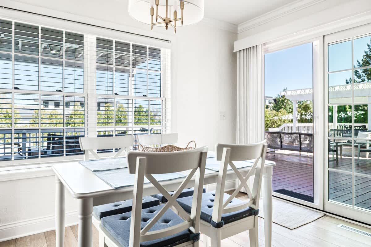 Whether it’s pancakes or postcards, this table’s got the perfect glow.