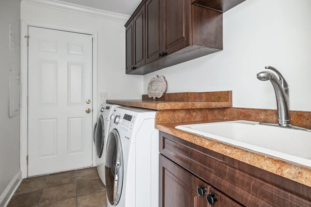 Clean clothes? Check. Happy vacationers? Double check.