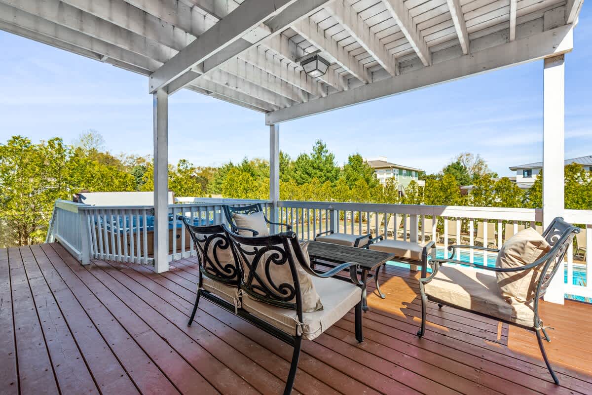 This upper deck brings together comfort, privacy, and postcard-worthy views.