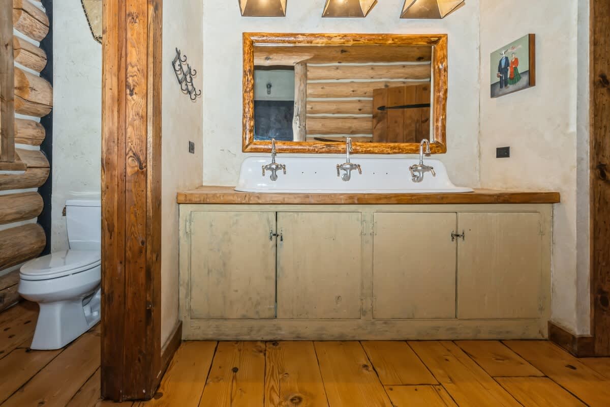 Vintage sink vibes with a fresh, functional feel.