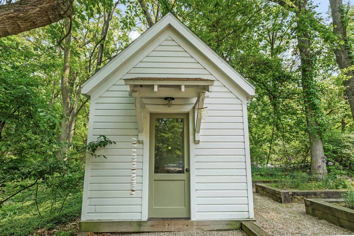 A charming hideaway for green thumbs