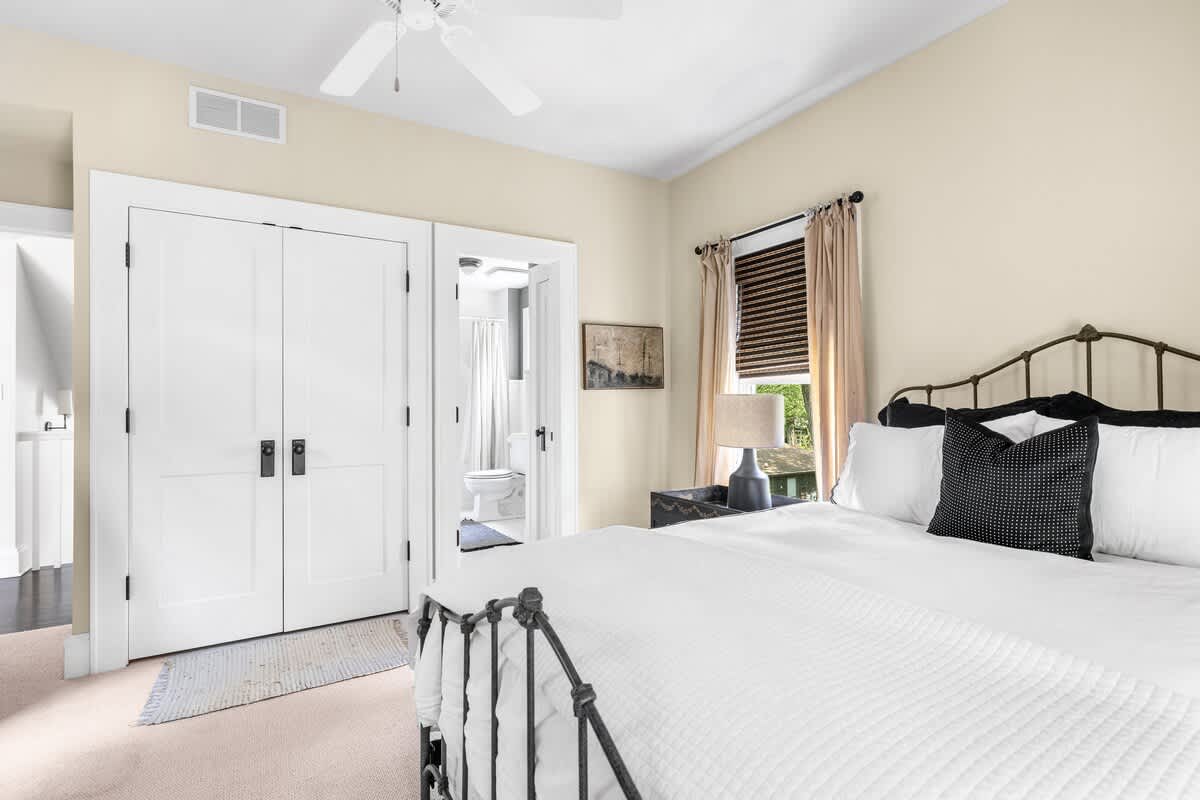Ensuite ease, plush bedding, and timeless charm.