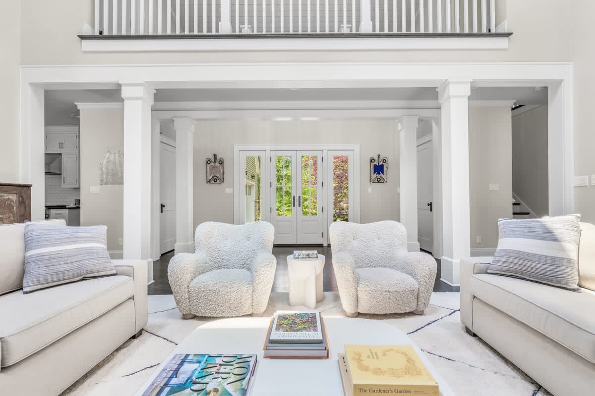 Bouclé beauty and high ceilings. This room is pure bliss.