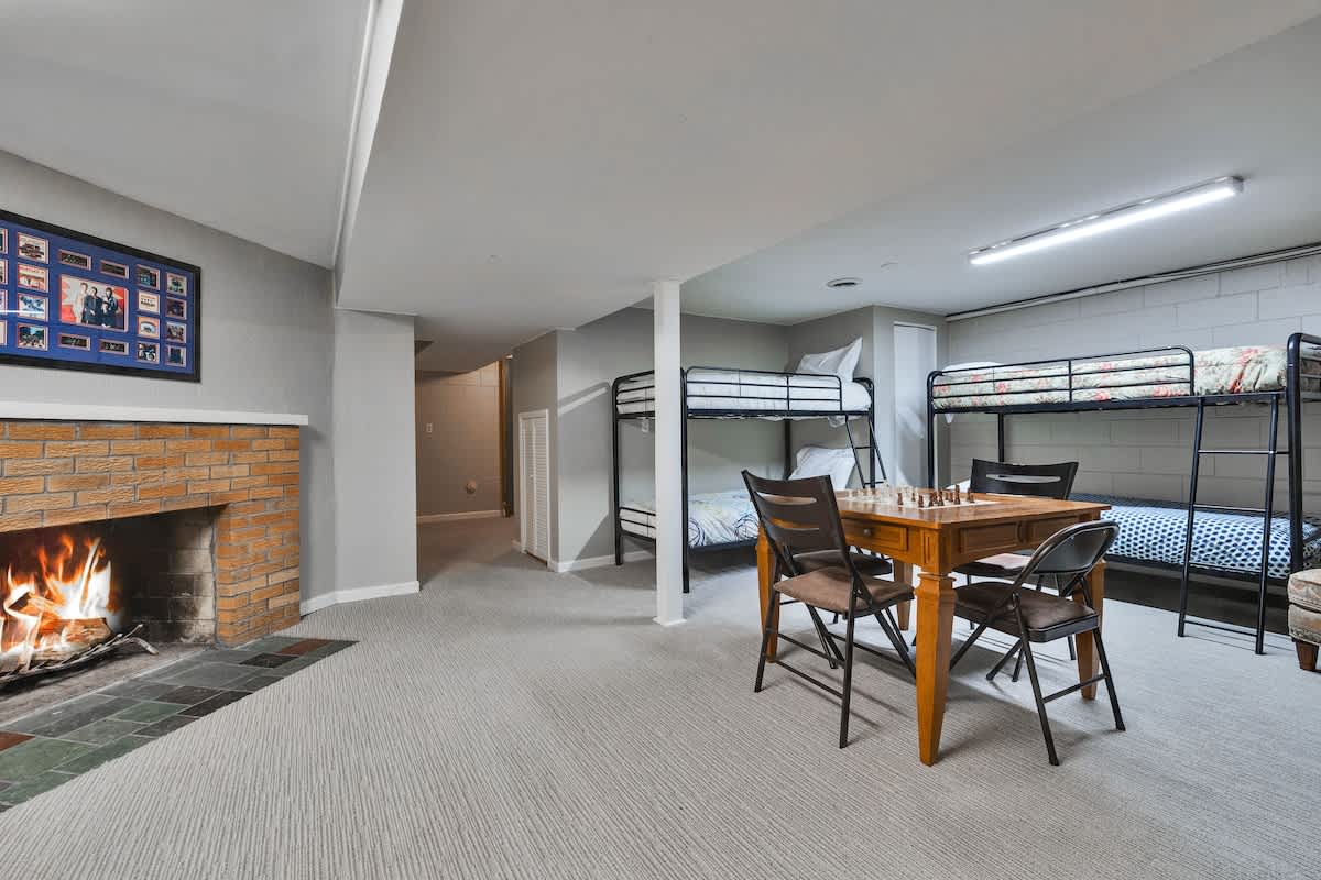 Additional sleeping is on the lower level & has 2 twin bunk beds.