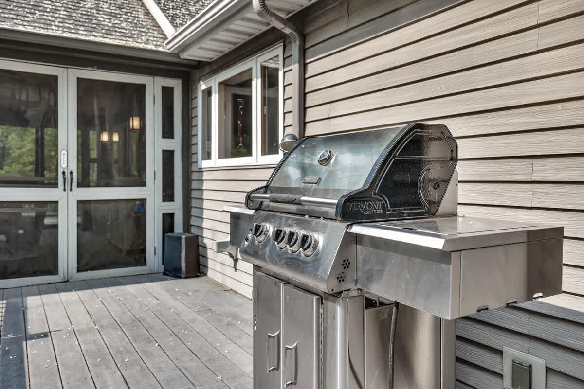 Your outdoor chef’s station ready for sizzle.