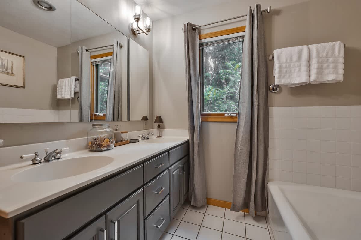 Jack & Jill Bath for Primary + Bed 2 – Stylish & Shared!