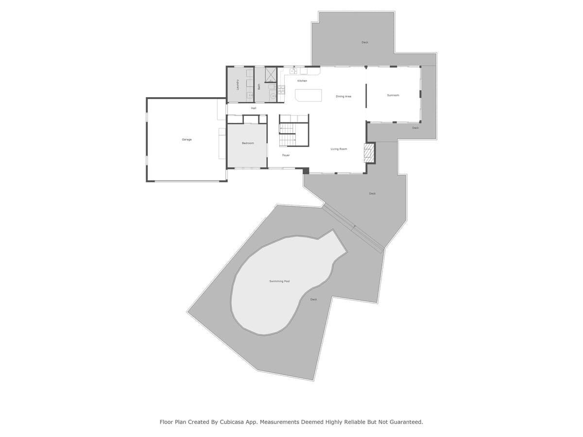 Main level floorplan of Treehouse Oasis.