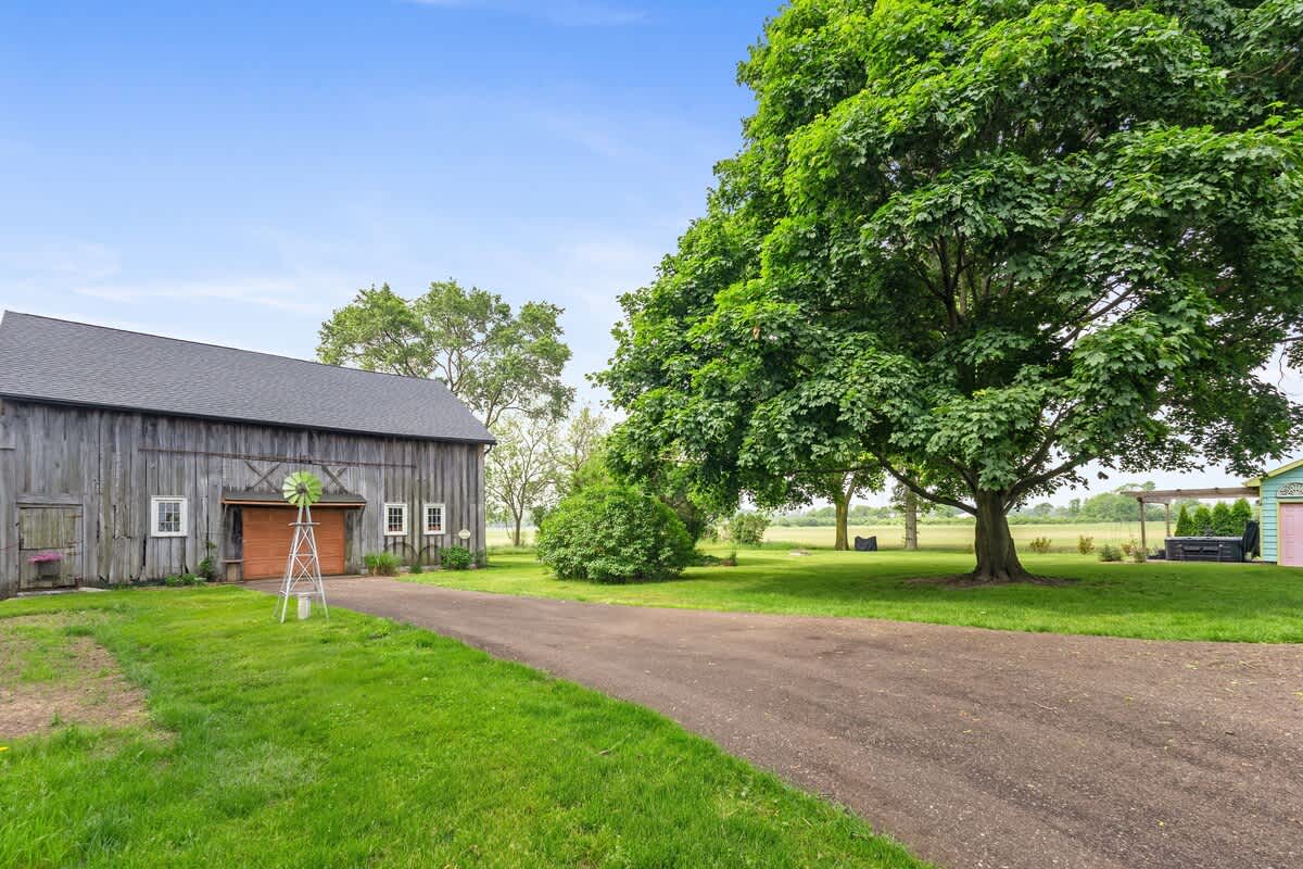Rustic barn views and wide-open skies await.