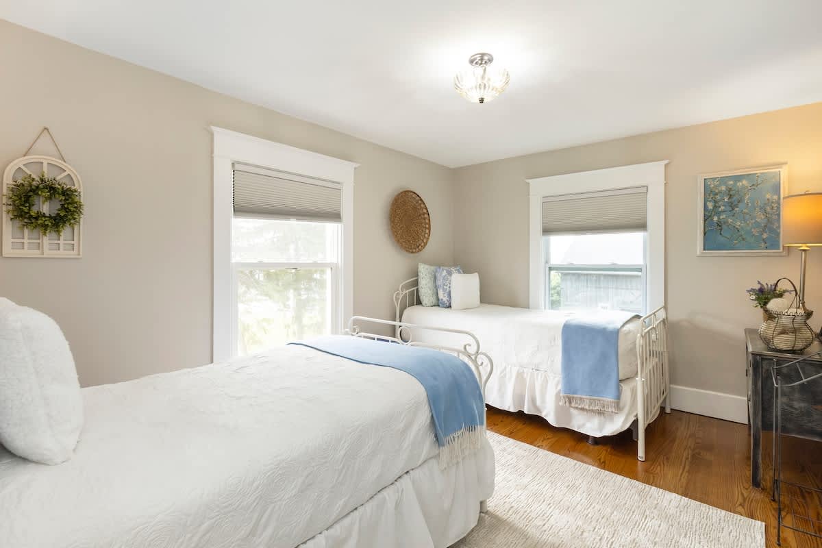 Bedroom 3 is on the upper level & has 2 twin-size beds.