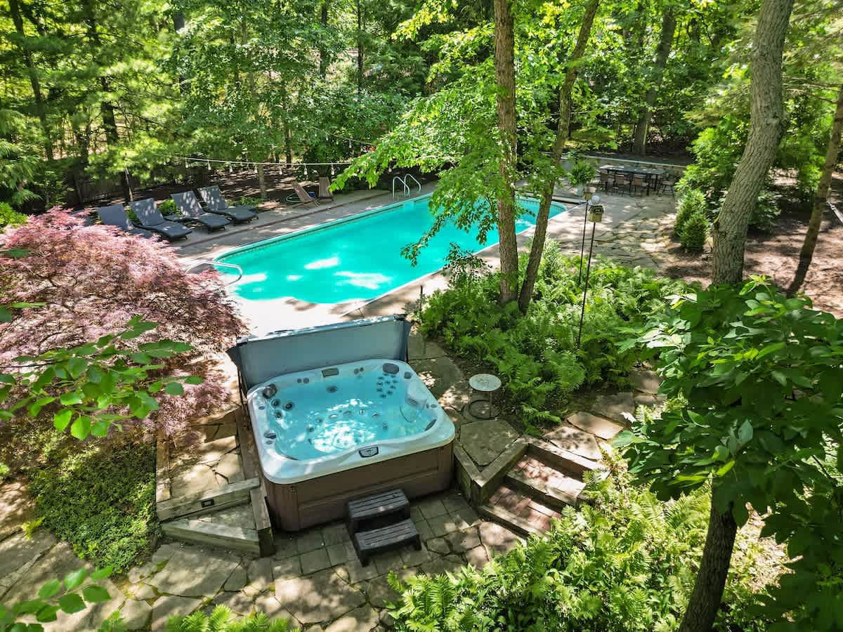 Featured Property Oasis in the Woods