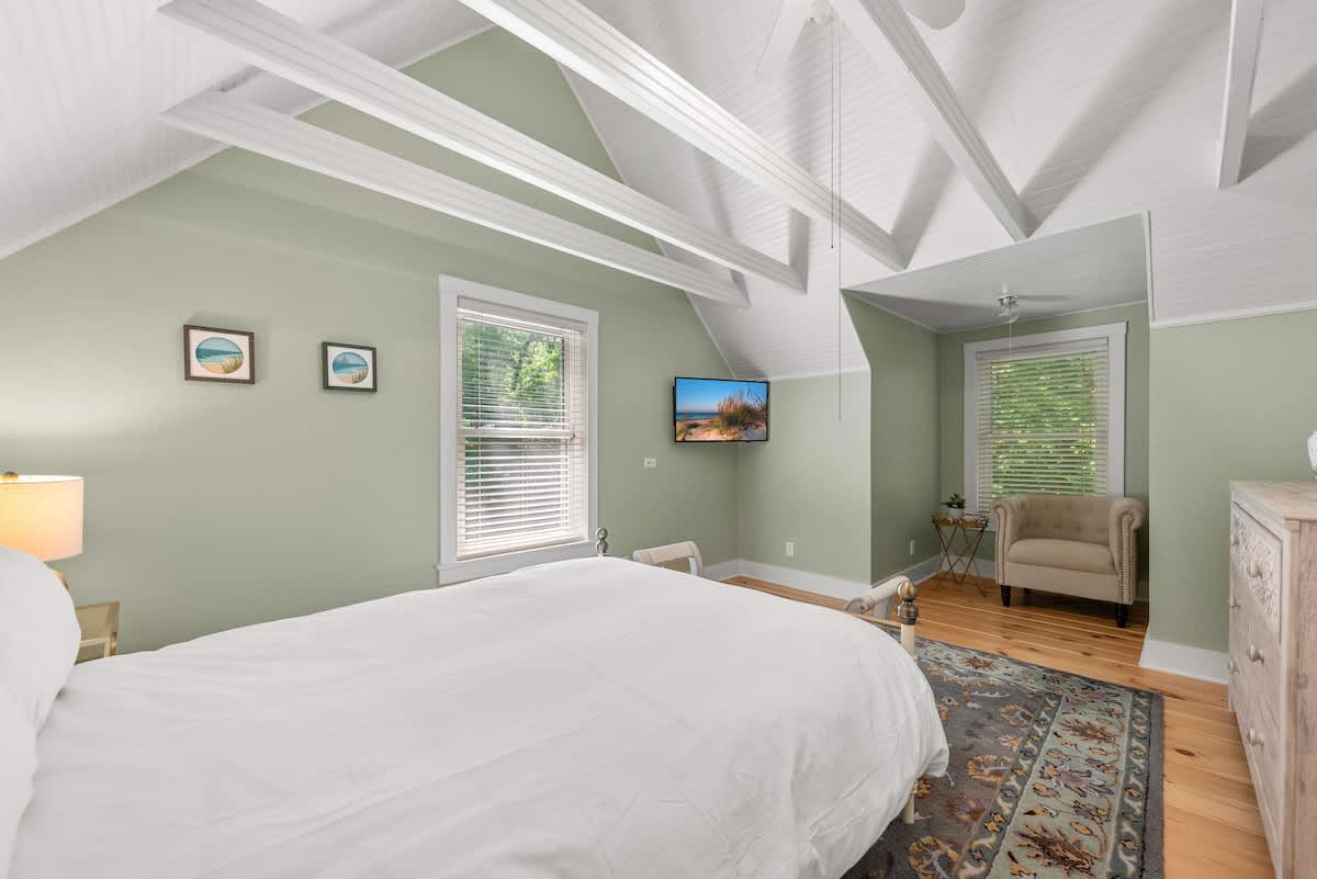 Light-filled comfort with TV, charm, and a cozy reading nook.