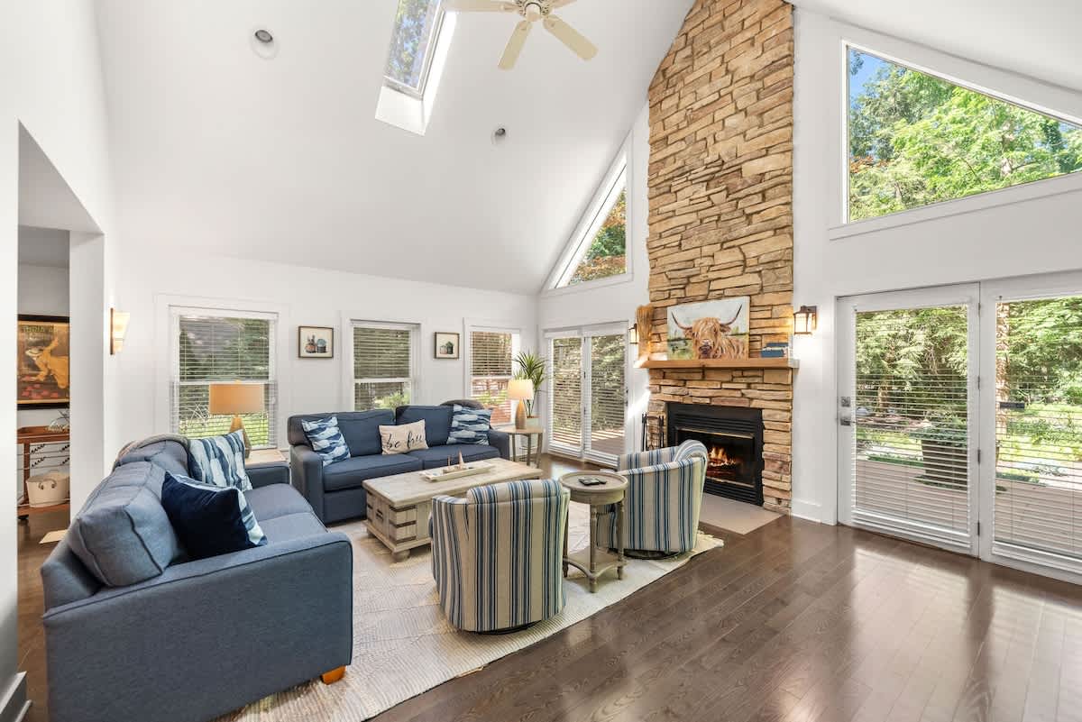 Soaring light and laid-back luxury by the hearth.