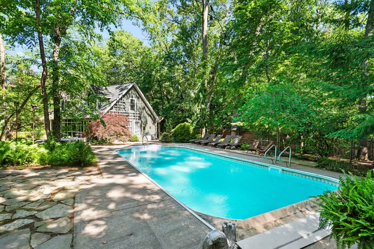 A perfect plunge in a picture-perfect setting.