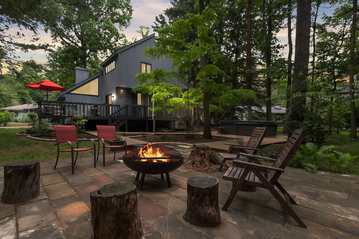 Firelight and forest air, nights at La Maison du Lac feel pure magic.