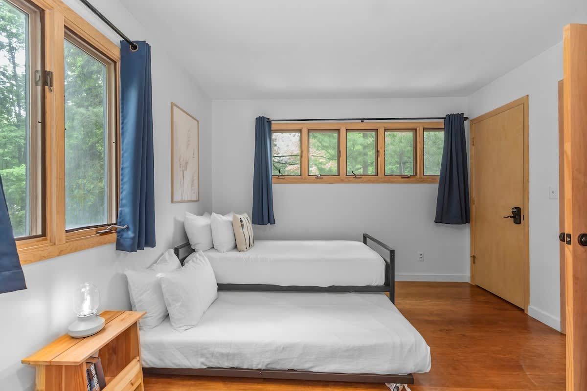 Light-filled twin room with trundle for extra flexibility.