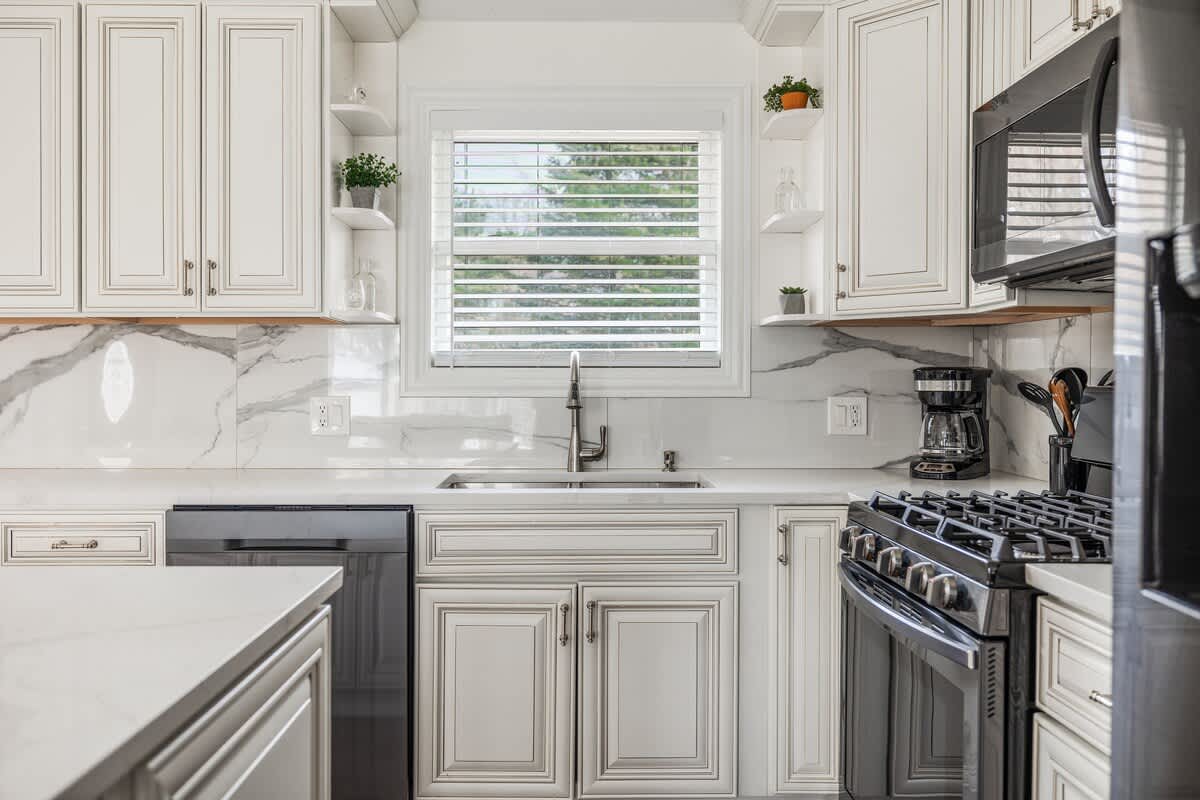 Backsplash: fancy. Herbs: thriving. Oven: basically a culinary stage.