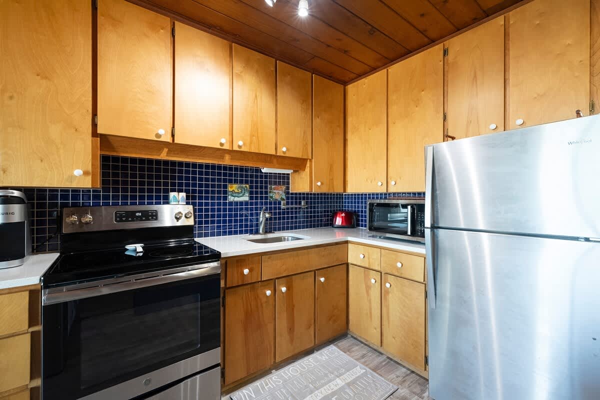 A comfortable kitchen for prepping lunches between lake outings