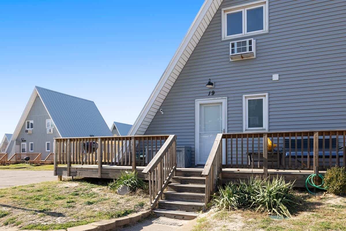 Fire up the grill and enjoy outdoor meals on the waterfront deck.