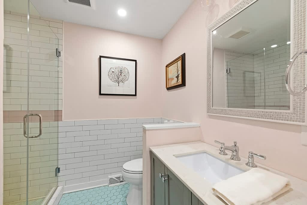 This crisp, modern bath exudes Farmhouse charm.