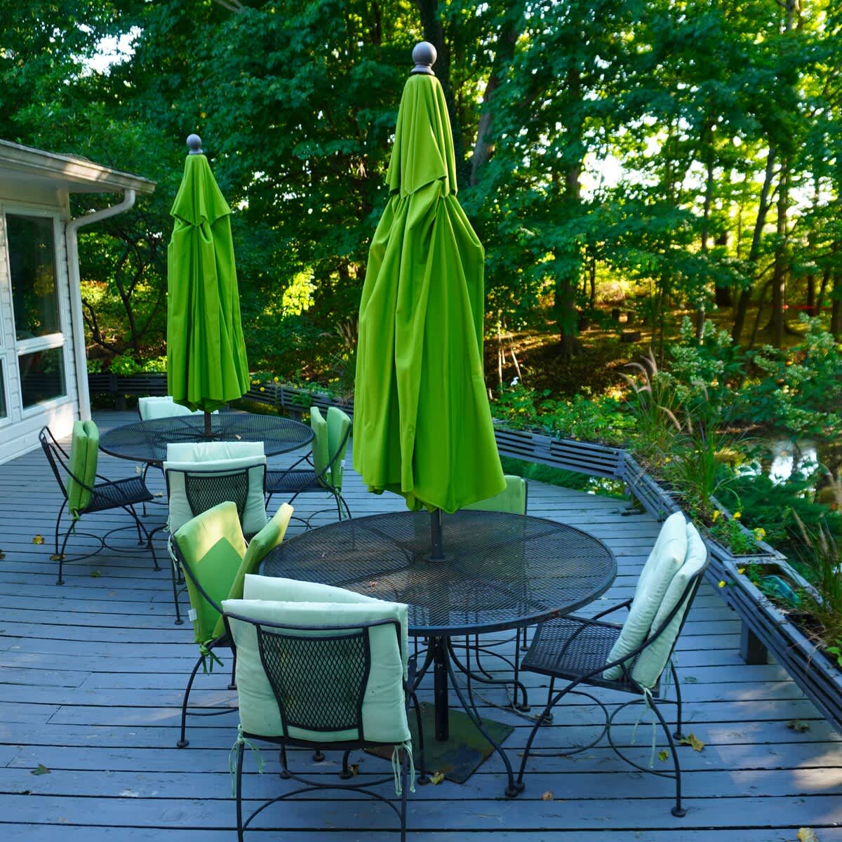 Dine outdoors at The Farmhouse with beautiful wooded scenery.