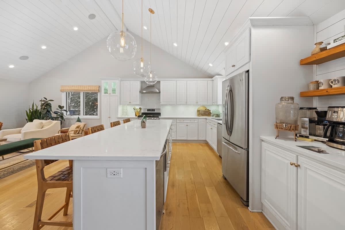 Loma House's bright, open kitchen brings everyone into the moment.