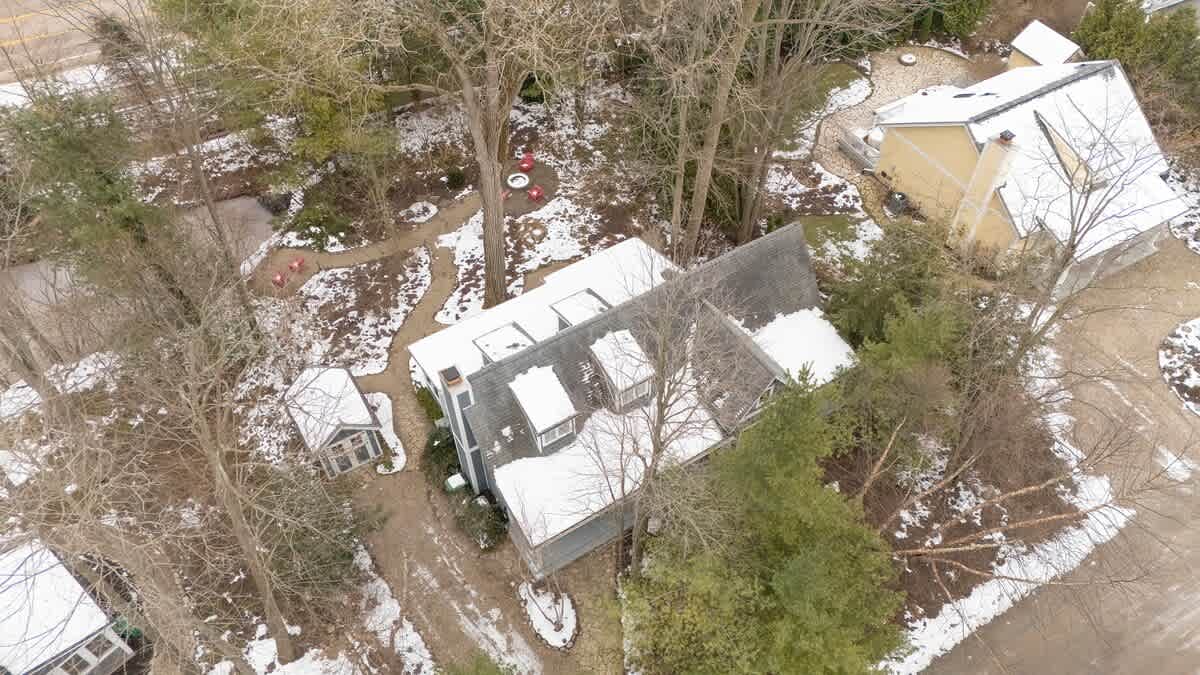 An aerial view of Star Cottage, a perfect Union Pier getaway spot.